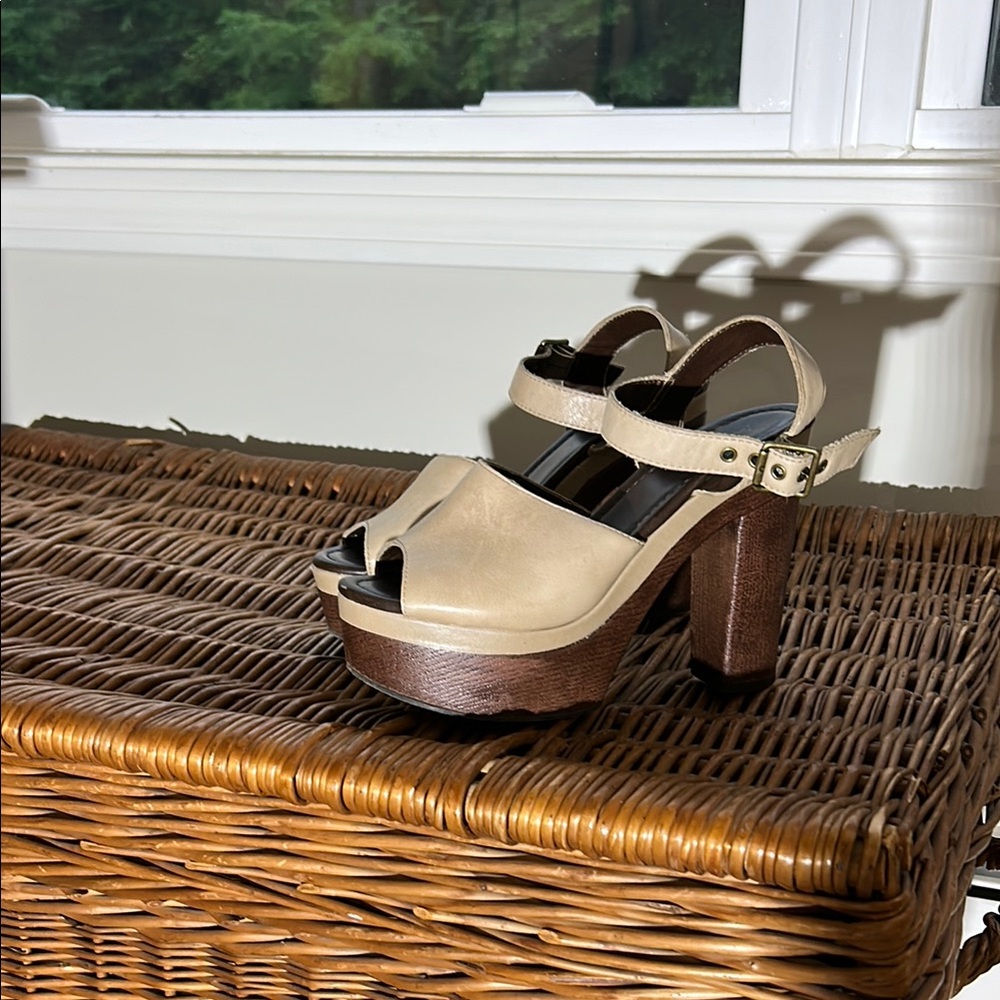 Vintage Aldo Tan Platform Heels Clogs 7